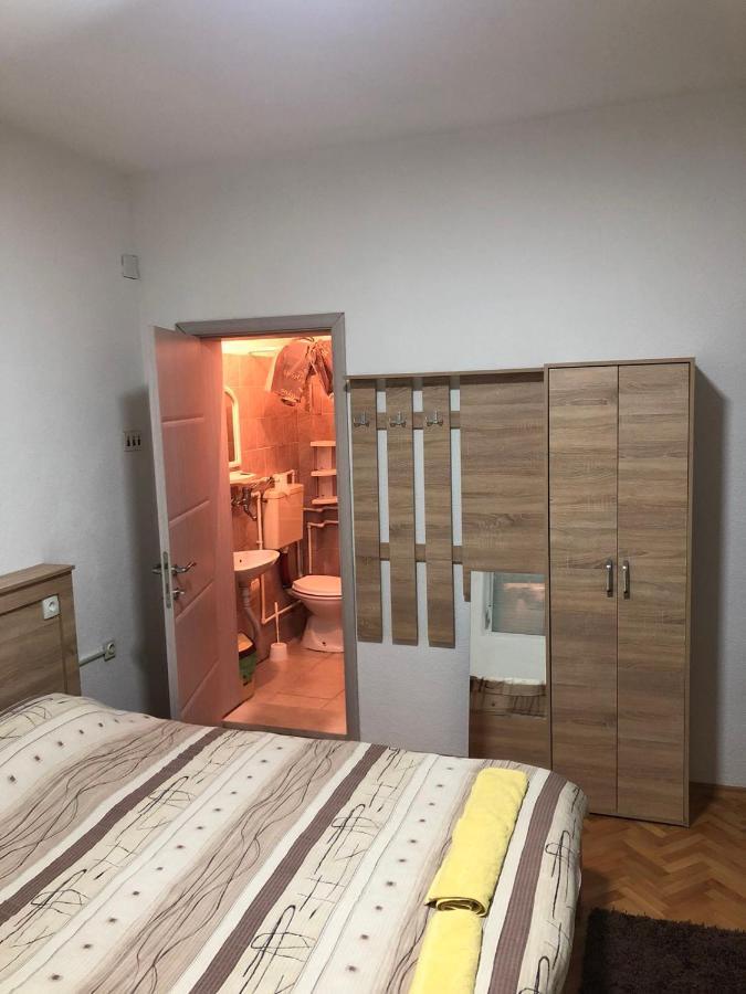 Majestic Rooms&Apartments 프릴레프 외부 사진